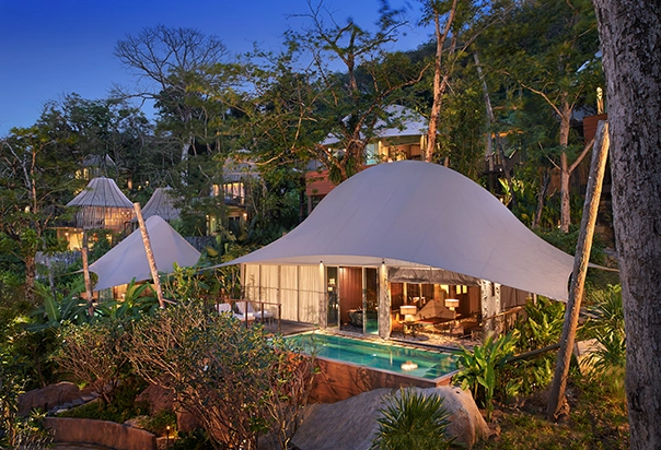 Tent Pool Villa im Keemala Phuket mit privatem Pool inmitten des tropischen Regenwaldes