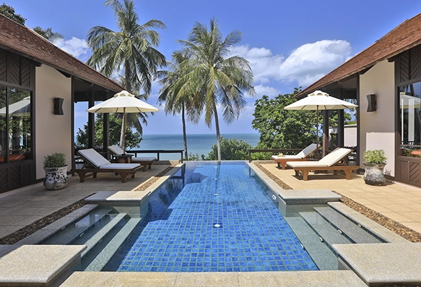 Privater Pool der Beachside Villa Two Bedrooms im Pimalai Resort auf Koh Lanta mit Blick Richtung Strand