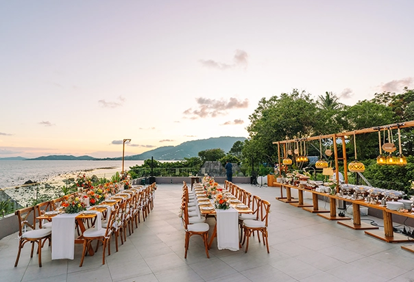 Star Bar als Hochzeitslocation für ein Hochzeitsdinner mit Buffet im Silavadee Pool Spa Resort auf Koh Samui mit Meerblick