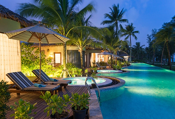 Außenansicht der Ocean Front Jacuzzi Villa im The Haven Khao Lak in Thailand